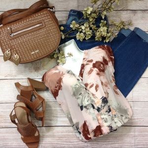 PLEIONE Floral V-Neck Blouse